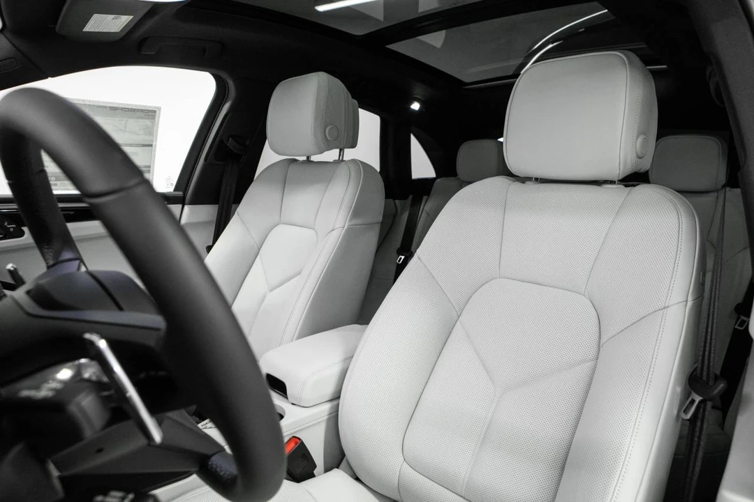 2026 Porsche Macan Electric - Image 5 of 5
