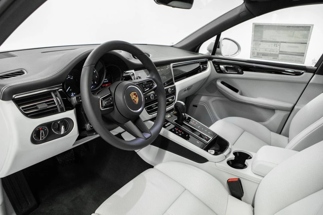 2026 Porsche Macan Electric - Image 4 of 5