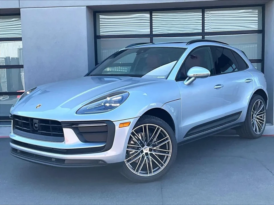 2026 Porsche Macan Electric - Image 8 of 31