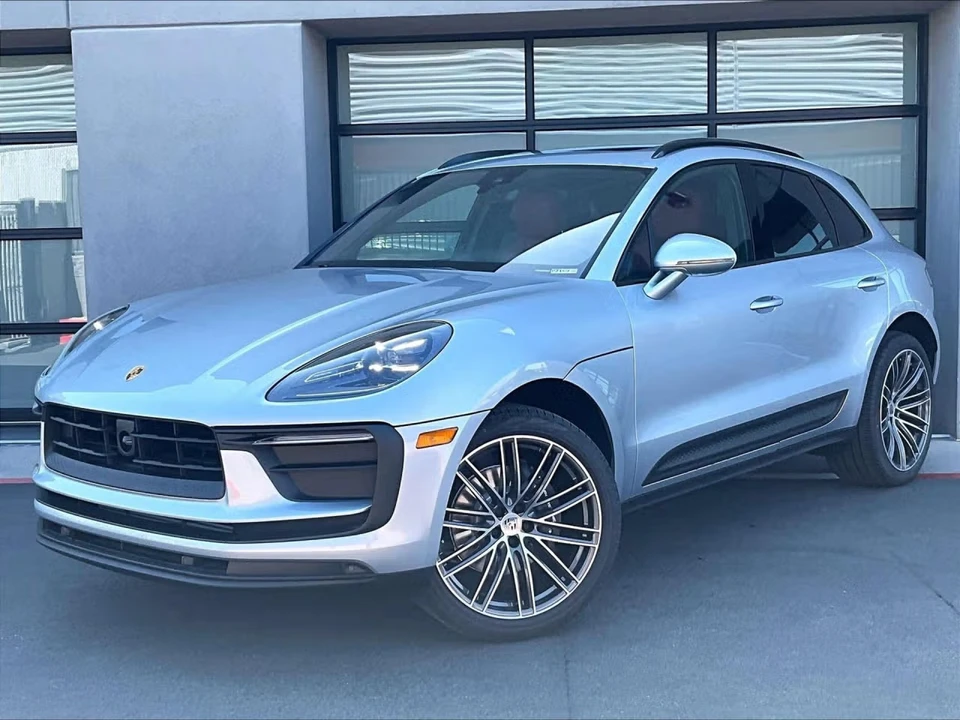 2026 Porsche Macan Electric - Image 4 of 31