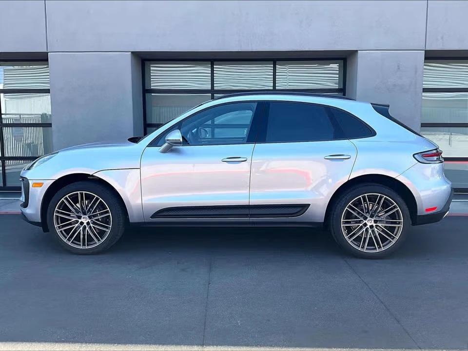 2026 Porsche Macan Electric - Image 11 of 31