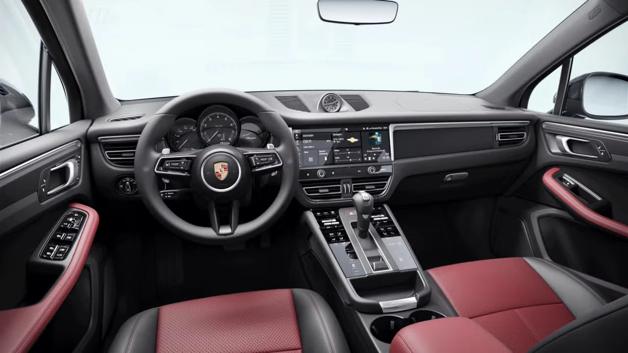 2026 Porsche Macan - Image 28 of 31