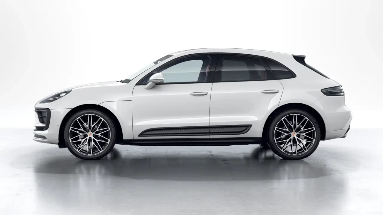 2026 Porsche Macan - Image 16 of 31
