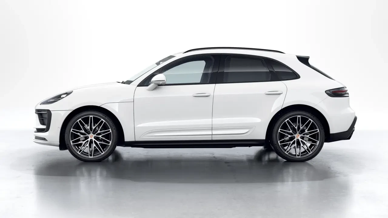 2026 Porsche Macan - Image 16 of 31