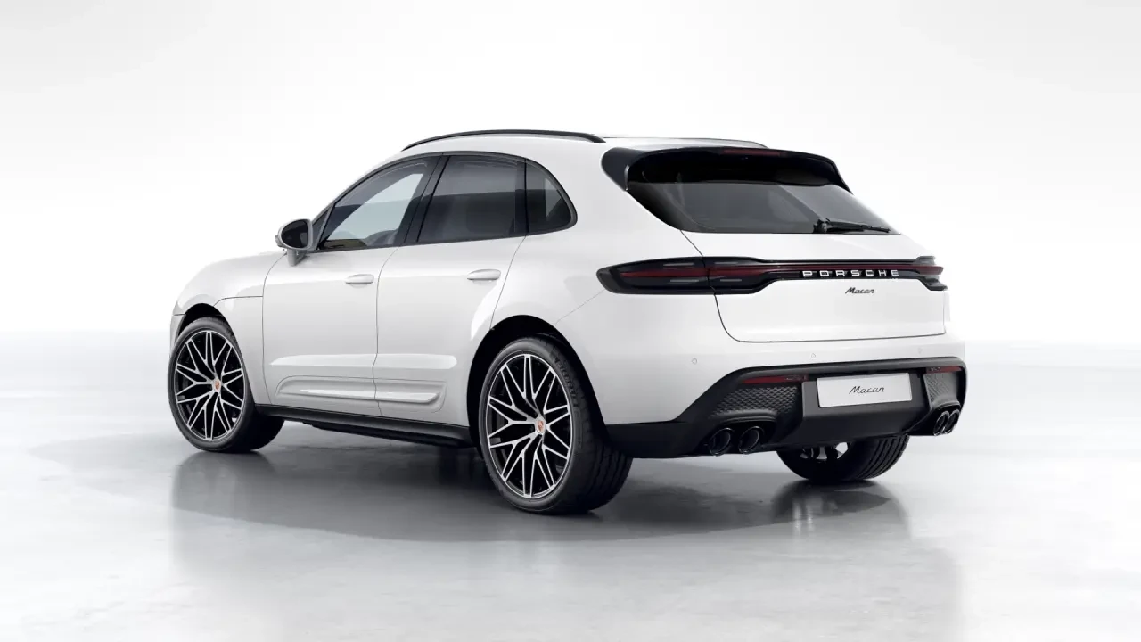 2026 Porsche Macan - Image 24 of 31