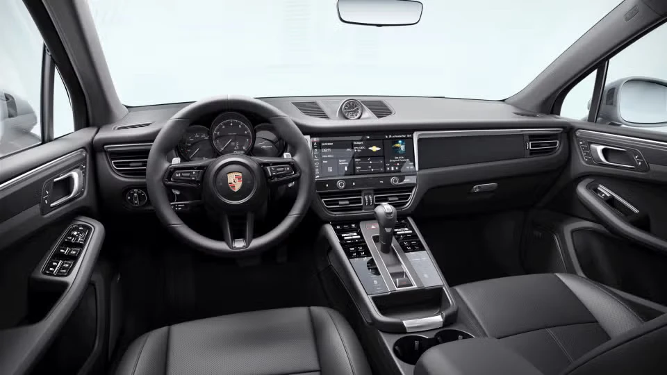 2026 Porsche Macan - Image 27 of 31