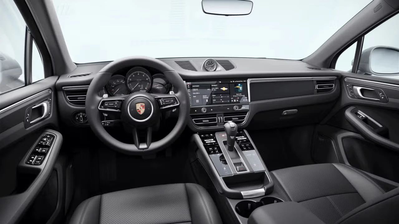 2026 Porsche Macan - Image 28 of 31