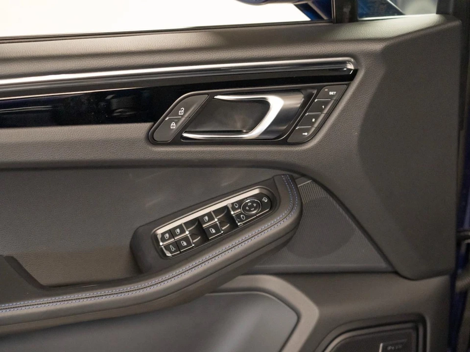 2026 Porsche Macan Electric - Image 17 of 28