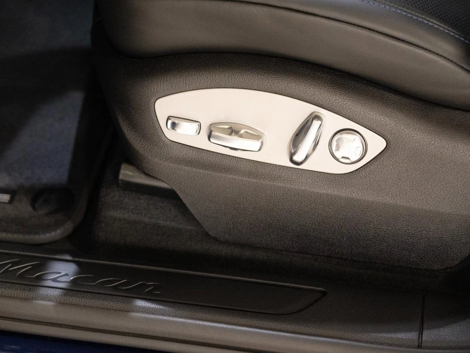 2026 Porsche Macan Electric - Image 13 of 28
