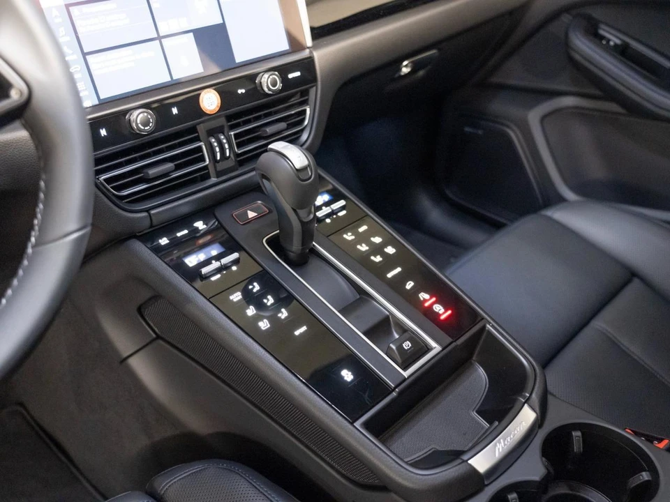 2026 Porsche Macan Electric - Image 22 of 28