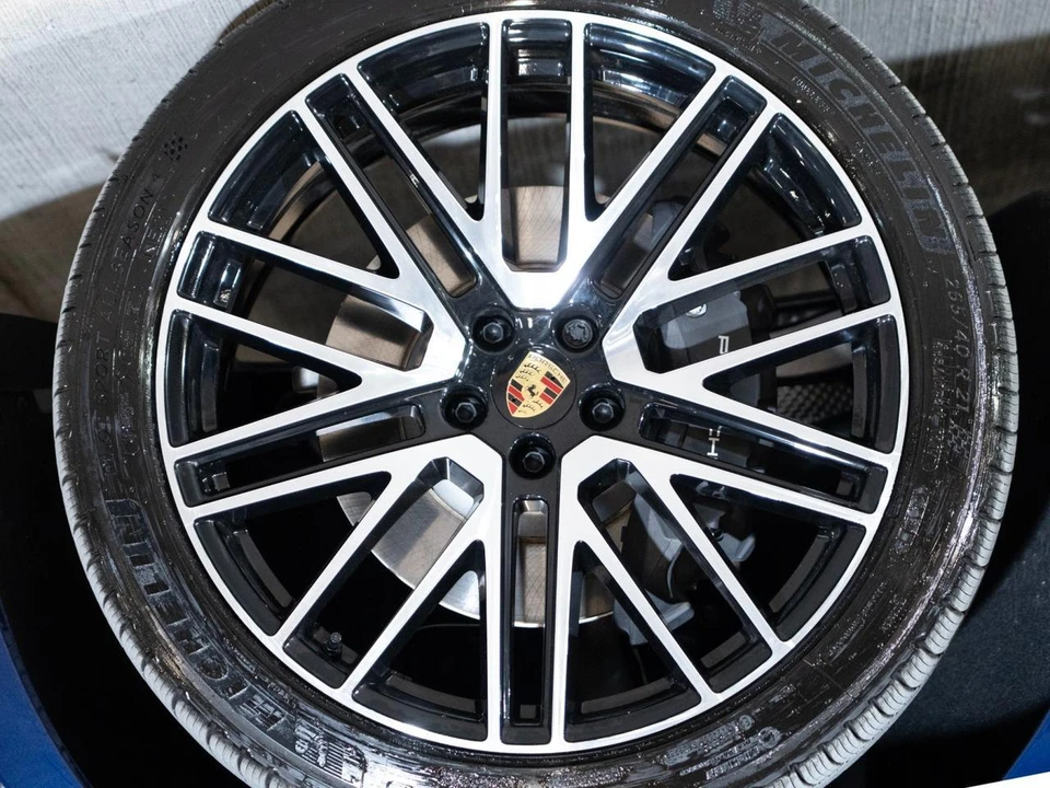 2026 Porsche Macan Electric - Image 11 of 28