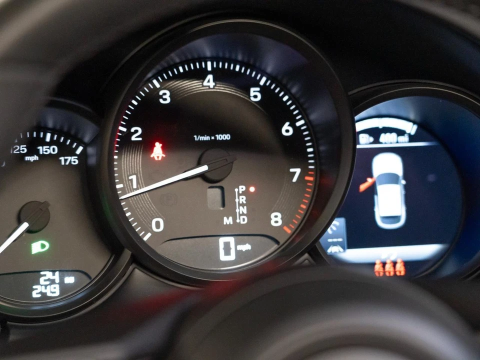 2026 Porsche Macan Electric - Image 19 of 28