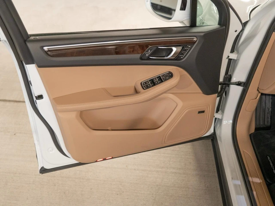 2026 Porsche Macan Electric - Image 16 of 28