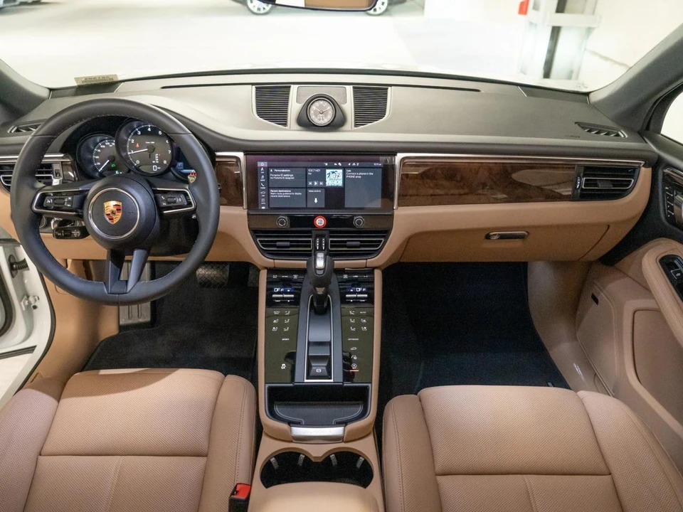 2026 Porsche Macan Electric - Image 25 of 28