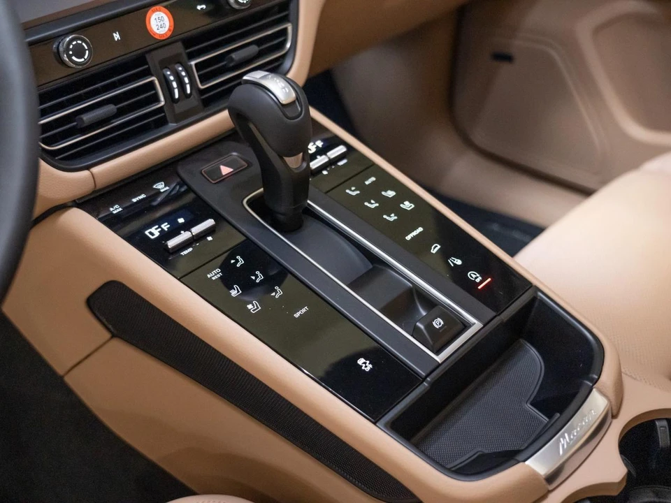 2026 Porsche Macan Electric - Image 22 of 28