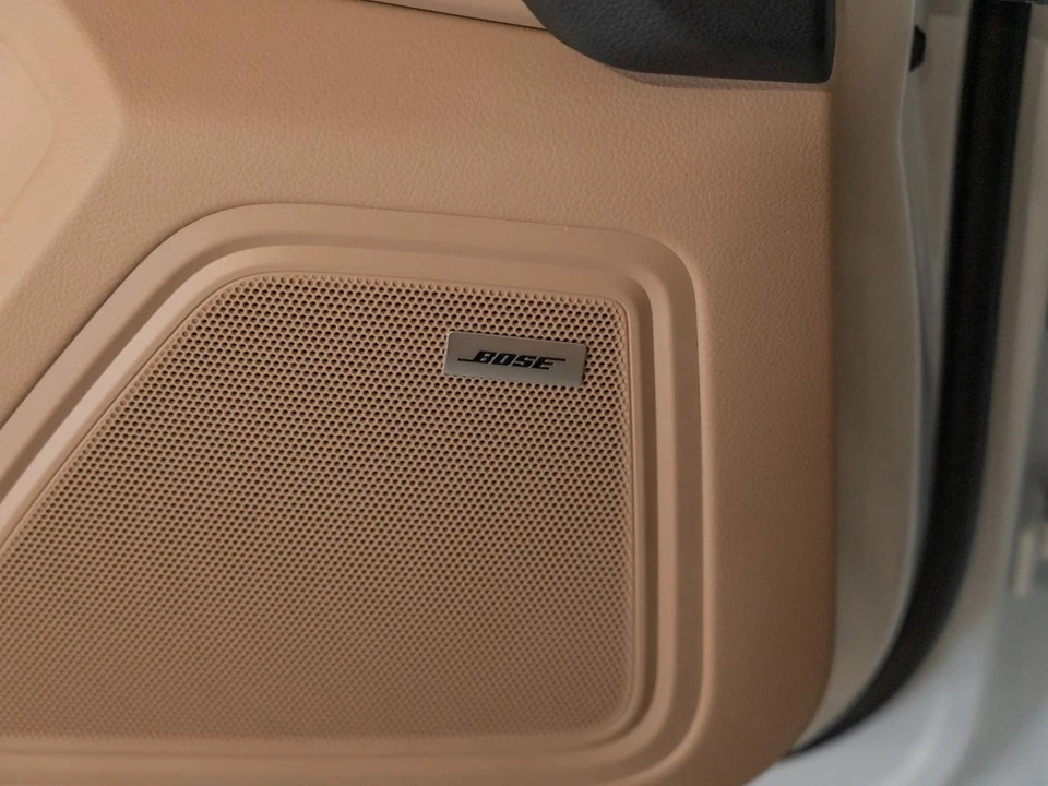 2026 Porsche Macan Electric - Image 18 of 28