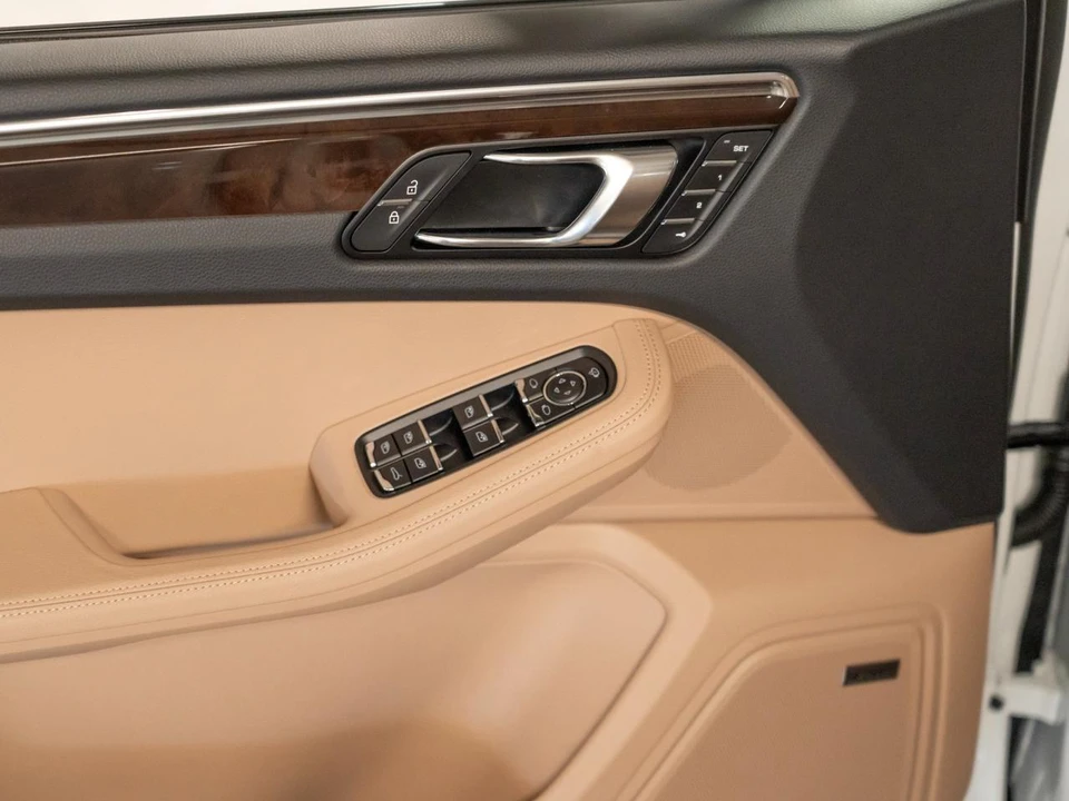 2026 Porsche Macan Electric - Image 17 of 28