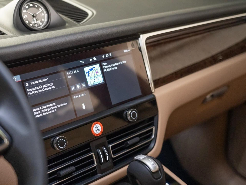 2026 Porsche Macan Electric - Image 21 of 28
