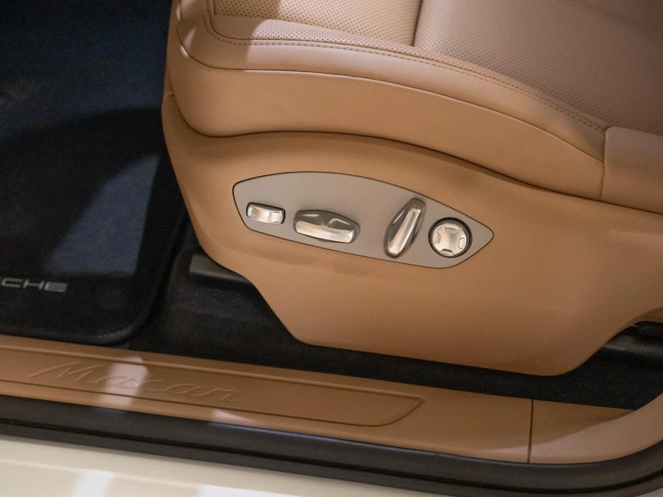 2026 Porsche Macan Electric - Image 13 of 28