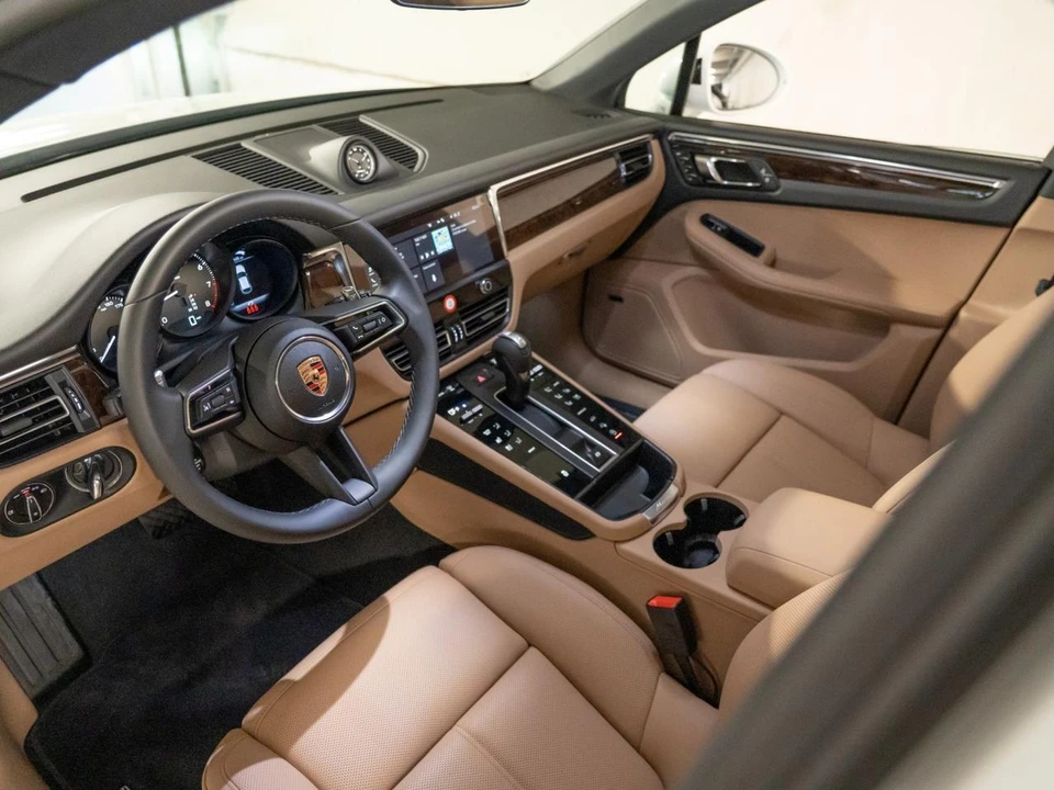 2026 Porsche Macan Electric - Image 4 of 28