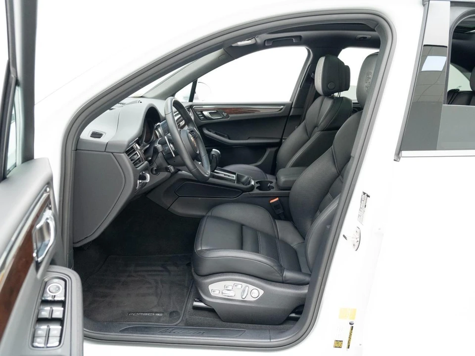 2026 Porsche Macan Electric - Image 17 of 30