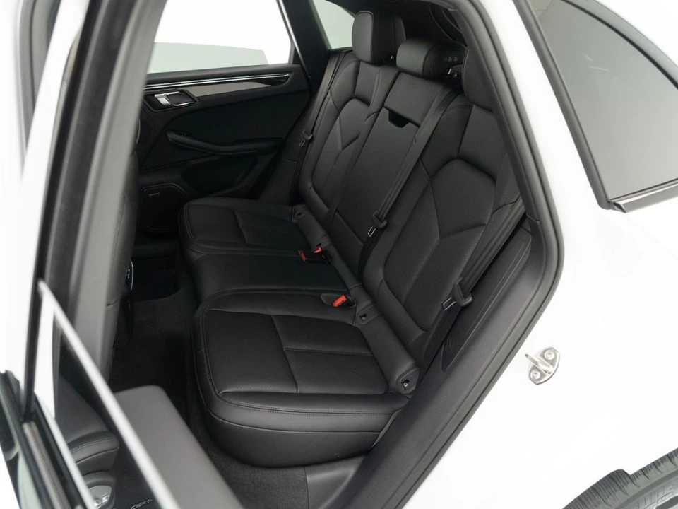 2026 Porsche Macan Electric - Image 28 of 30