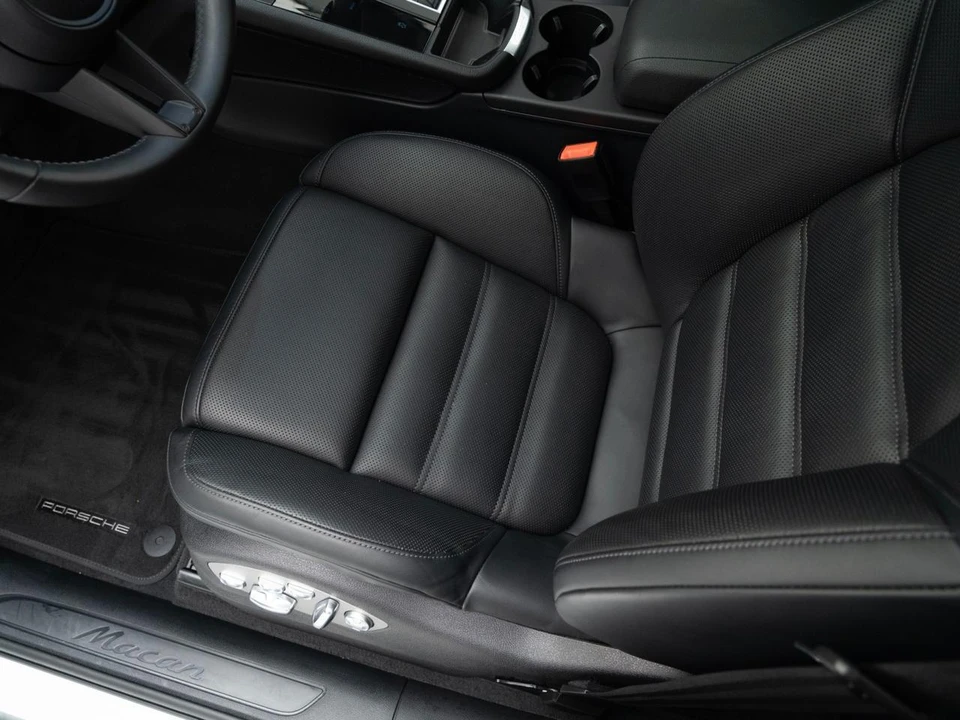 2026 Porsche Macan Electric - Image 16 of 30