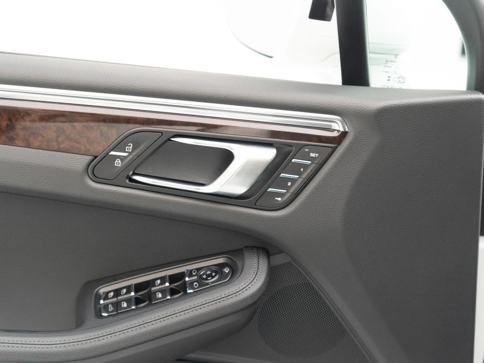 2026 Porsche Macan Electric - Image 21 of 30