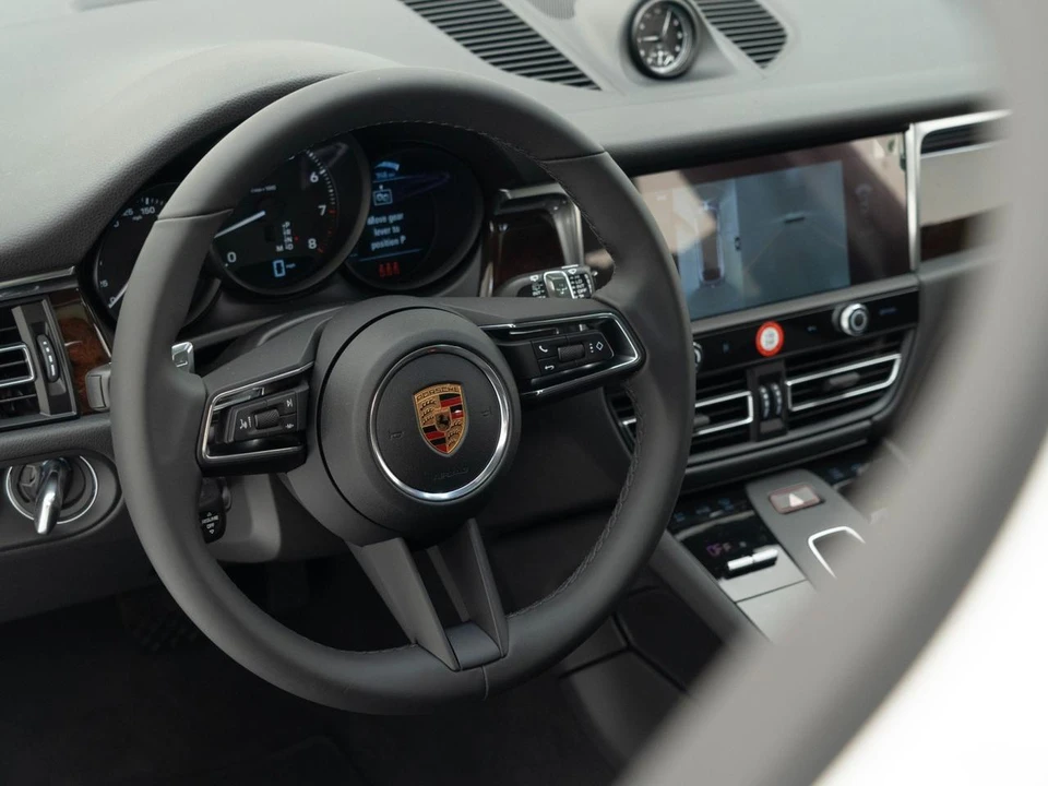 2026 Porsche Macan Electric - Image 19 of 30