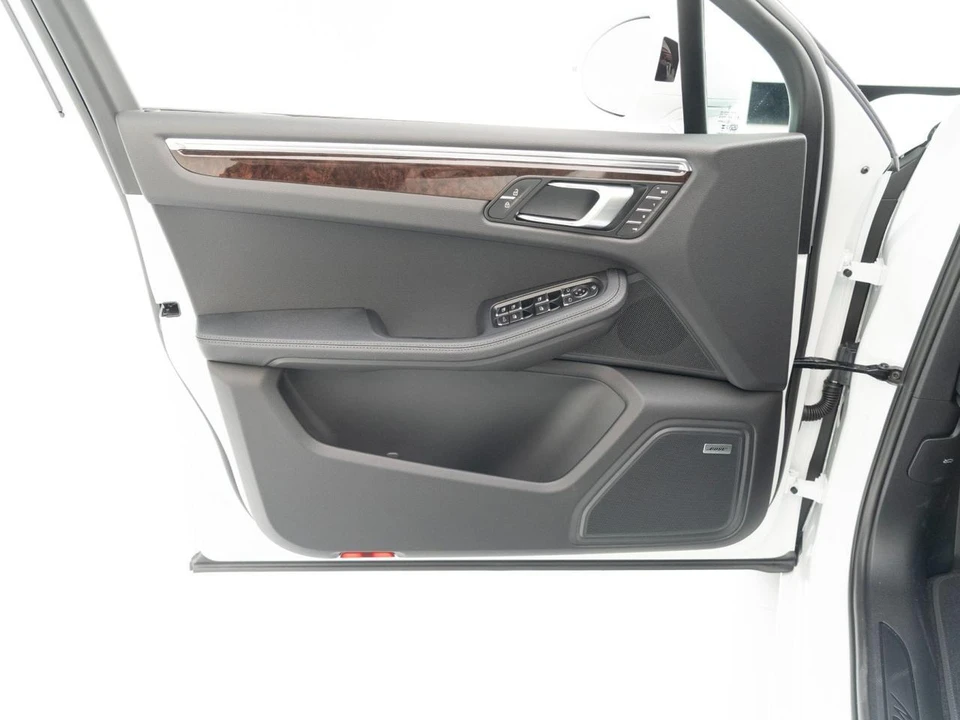 2026 Porsche Macan Electric - Image 20 of 30