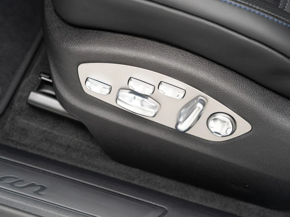 2026 Porsche Macan Electric - Image 15 of 30