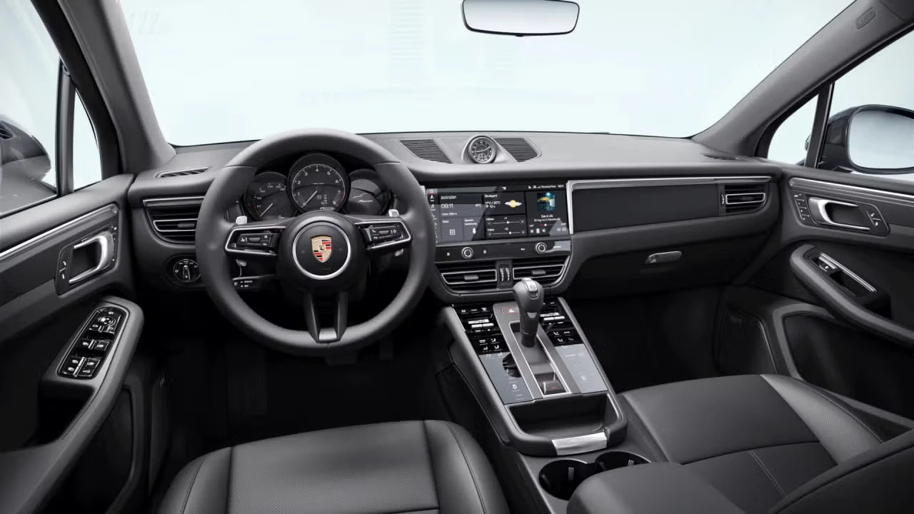 2026 Porsche Macan - Image 28 of 30
