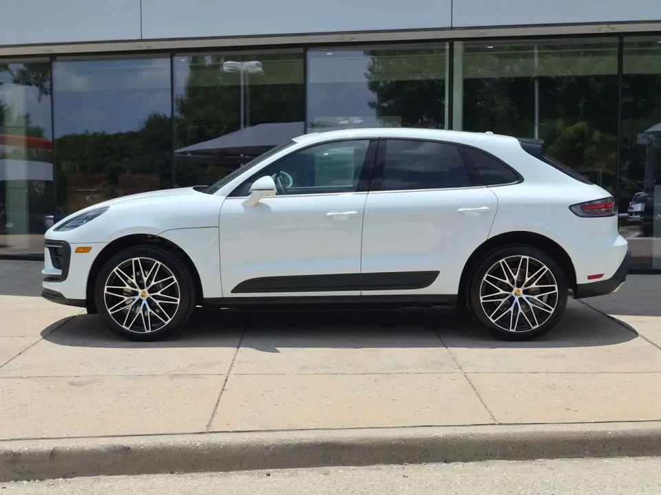 2026 Porsche Macan Electric - Image 16 of 31