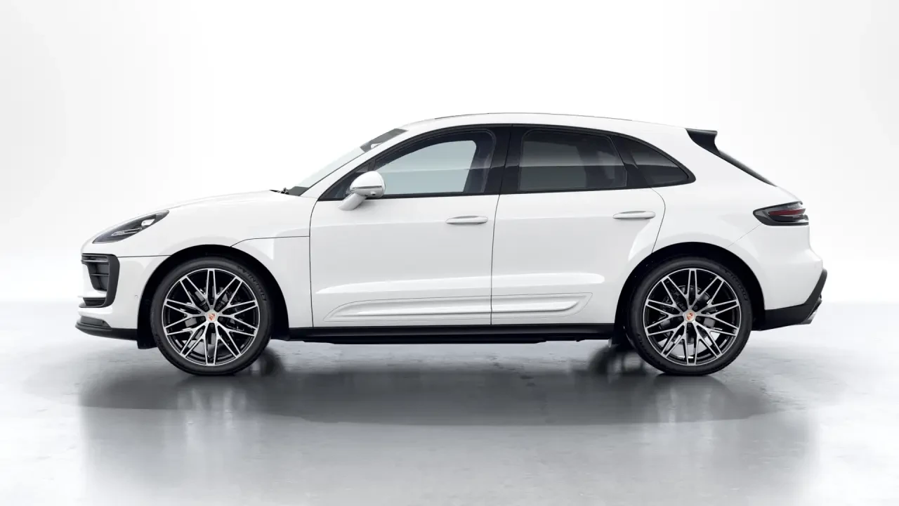 2026 Porsche Macan - Image 16 of 30