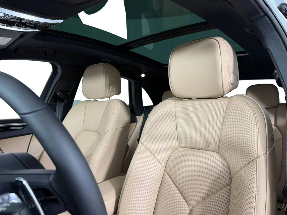 2026 Porsche Macan Electric - Image 5 of 5