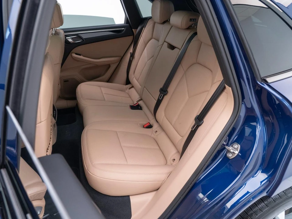2026 Porsche Macan - Image 29 of 31