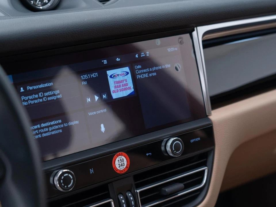 2026 Porsche Macan - Image 26 of 31