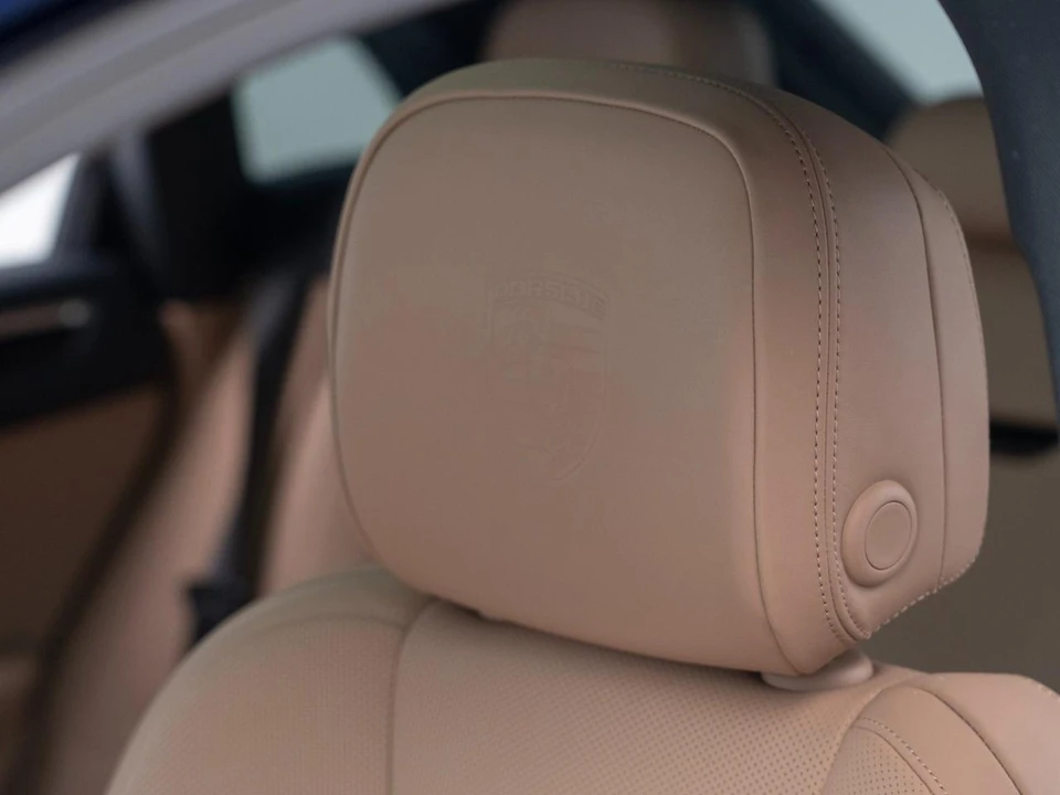 2026 Porsche Macan - Image 19 of 31