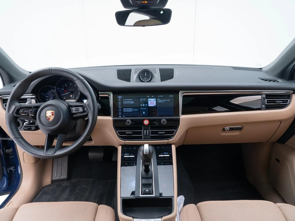 2026 Porsche Macan - Image 30 of 31