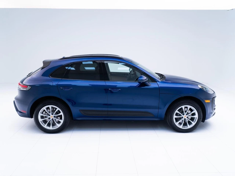2026 Porsche Macan - Image 9 of 31