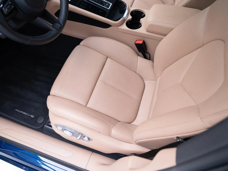 2026 Porsche Macan - Image 17 of 31