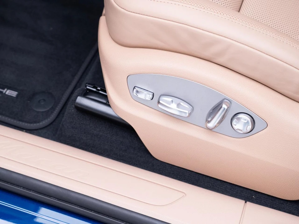 2026 Porsche Macan - Image 16 of 31