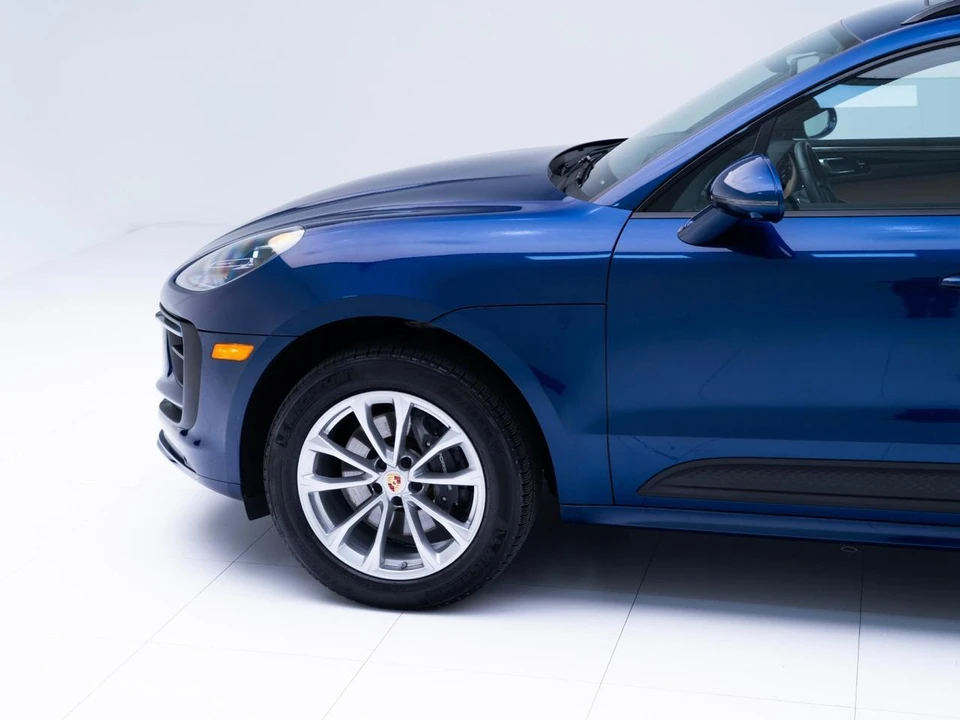 2026 Porsche Macan - Image 12 of 31