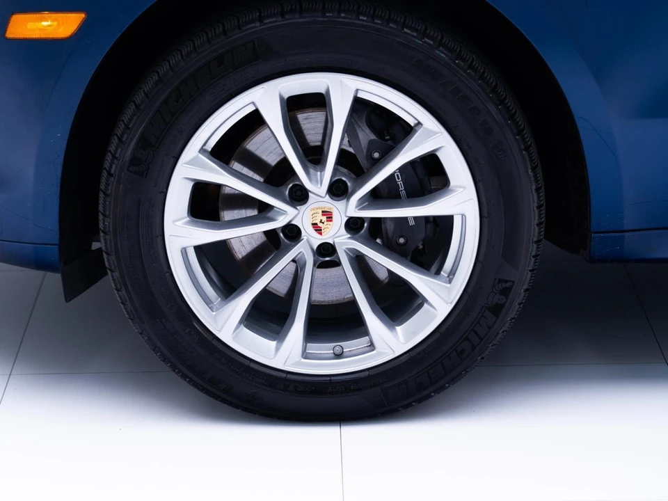 2026 Porsche Macan - Image 13 of 31