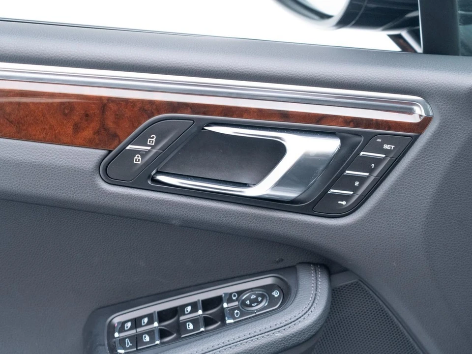 2026 Porsche Macan - Image 22 of 31