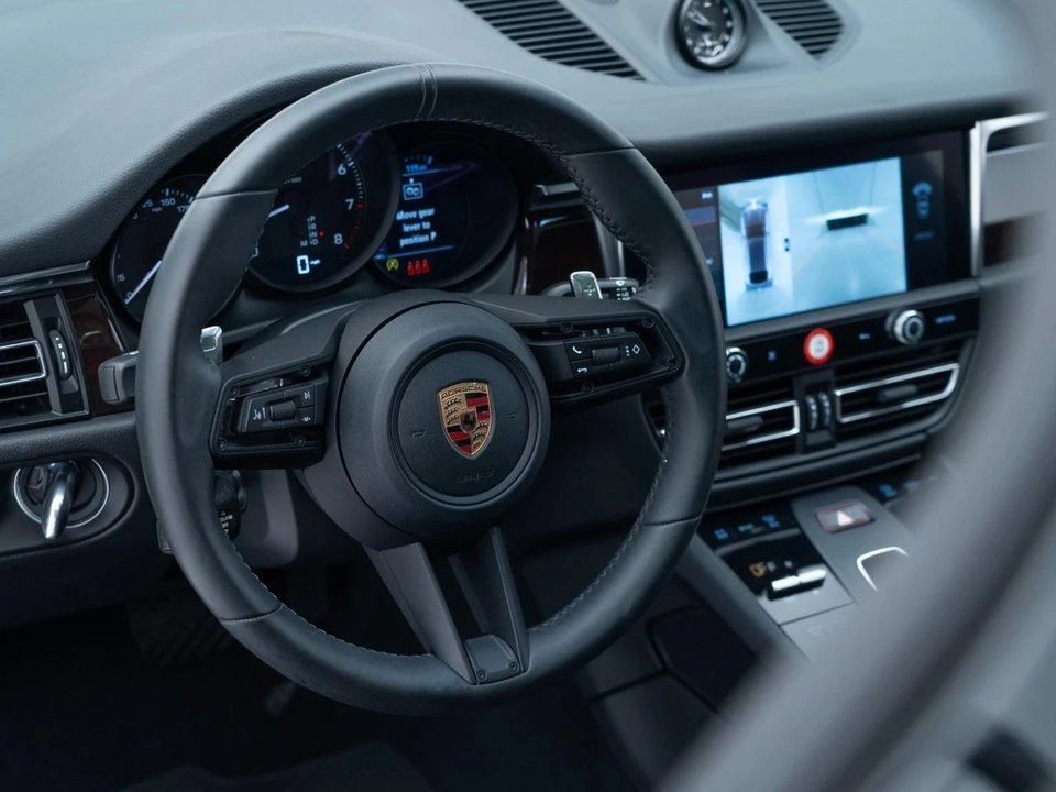 2026 Porsche Macan - Image 20 of 31