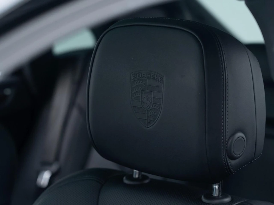 2026 Porsche Macan - Image 19 of 31