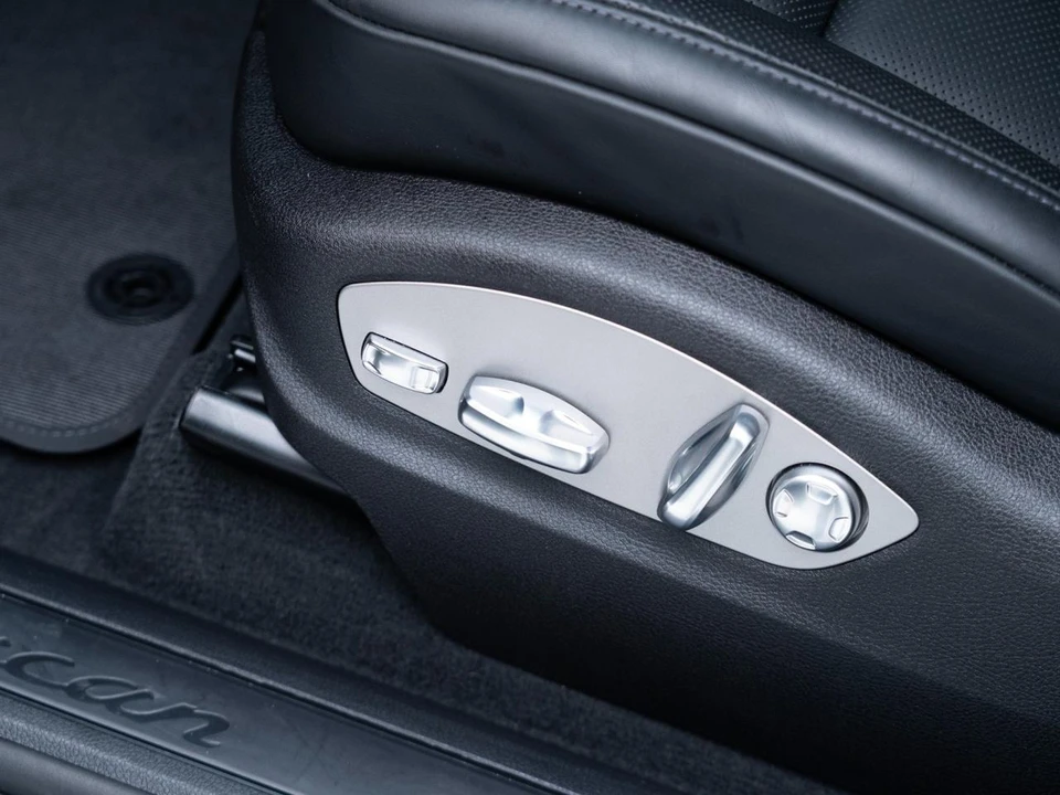 2026 Porsche Macan - Image 16 of 31