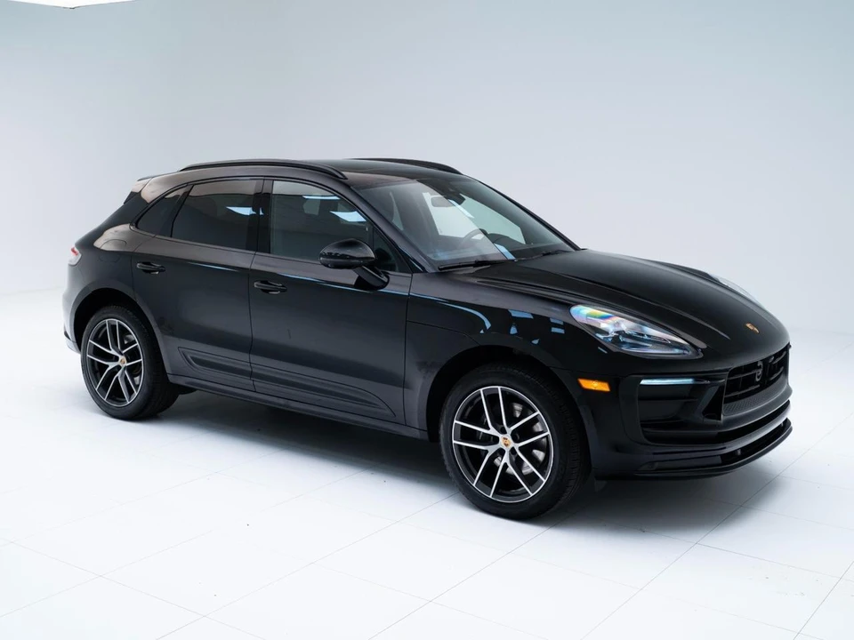 2026 Porsche Macan - Image 8 of 31