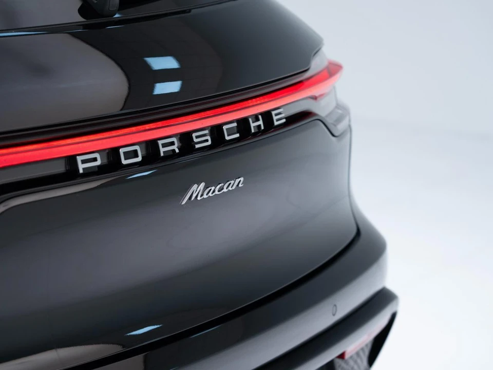 2026 Porsche Macan - Image 14 of 31